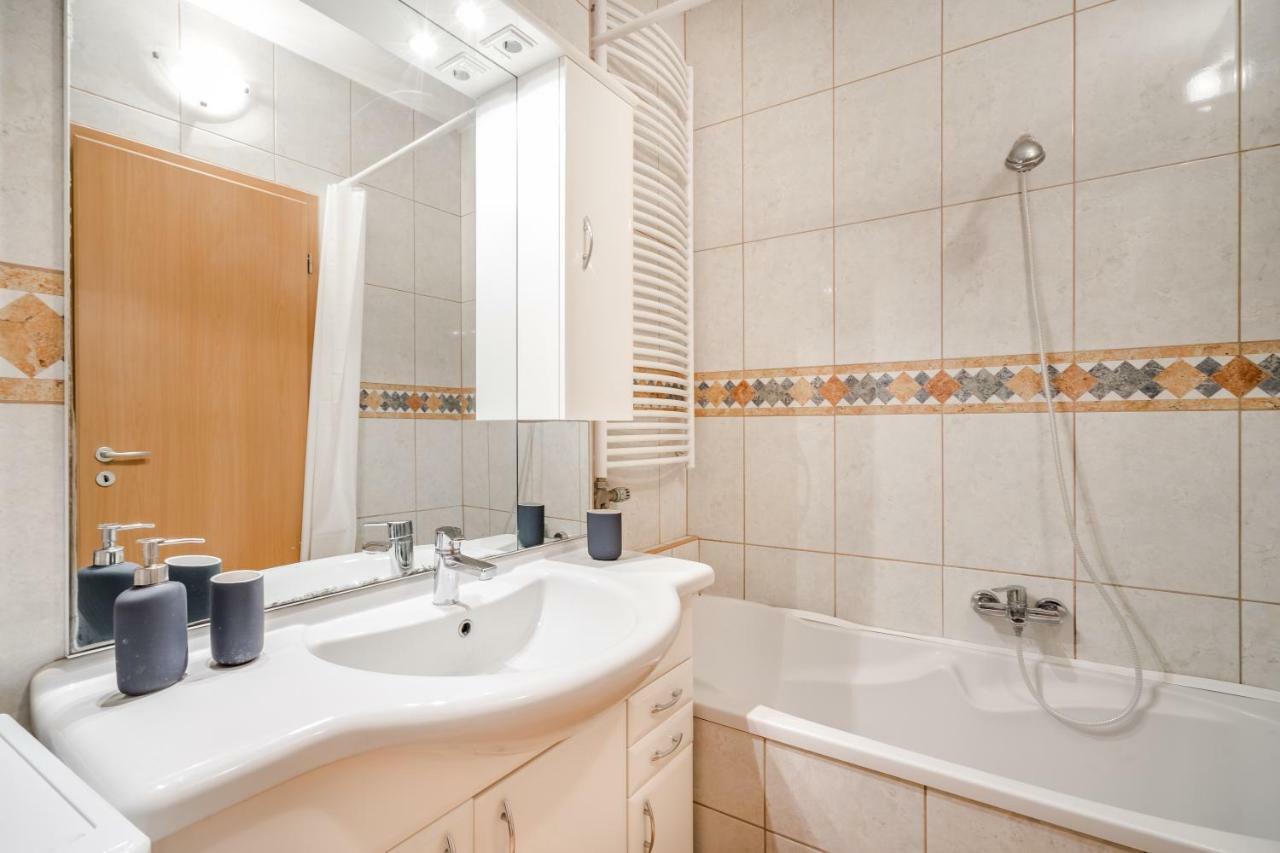 Bpr Vivid Downtown Vibe With Balcony Appartamento Budapest